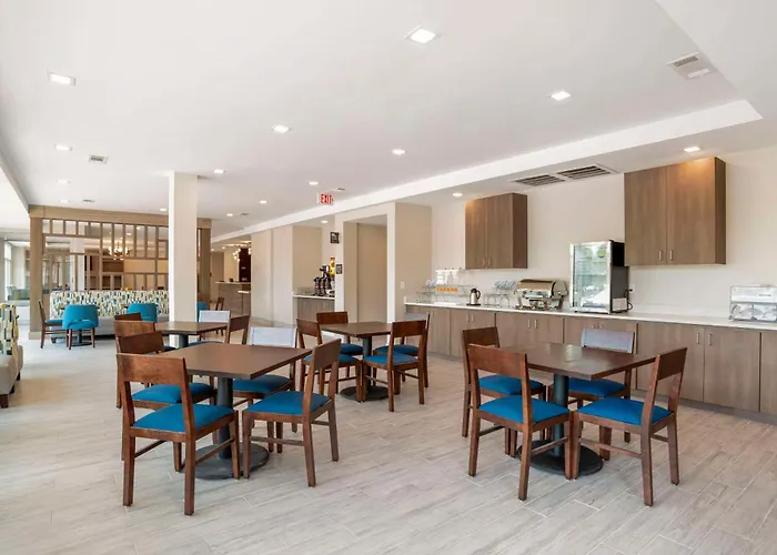 Comfort Inn & Suites Destin Near Henderson Beach