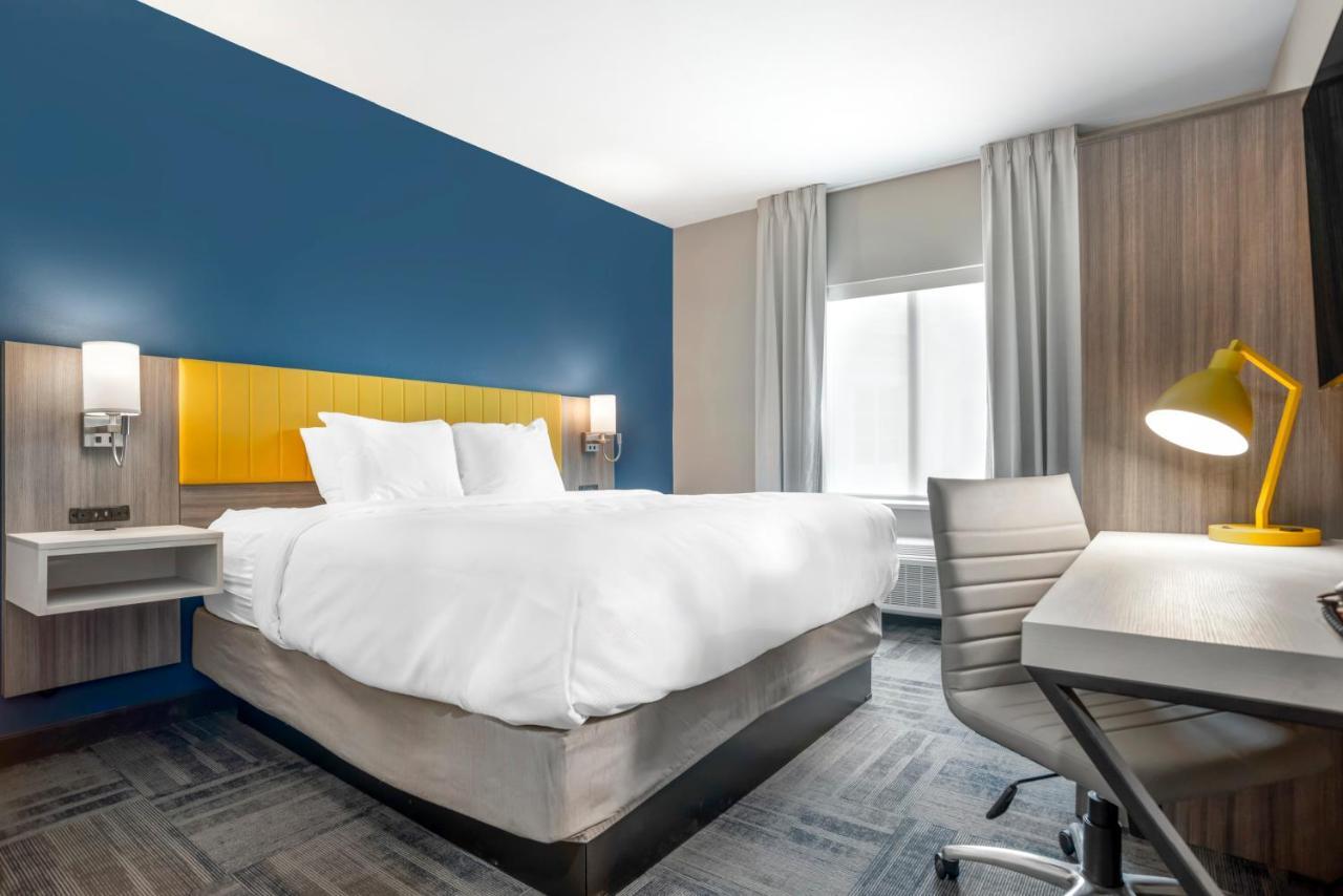 Comfort & Suites Hotel *