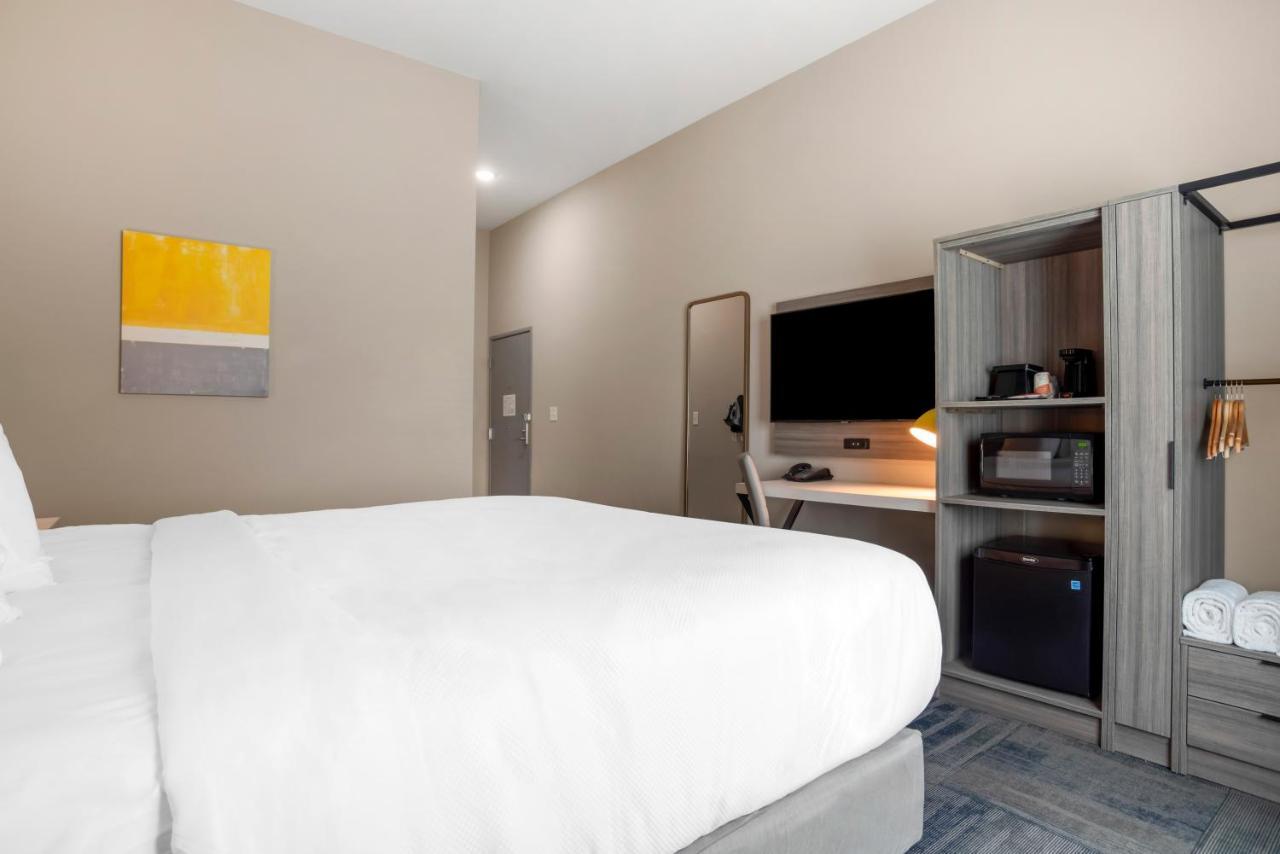 Hotel Comfort & Suites *