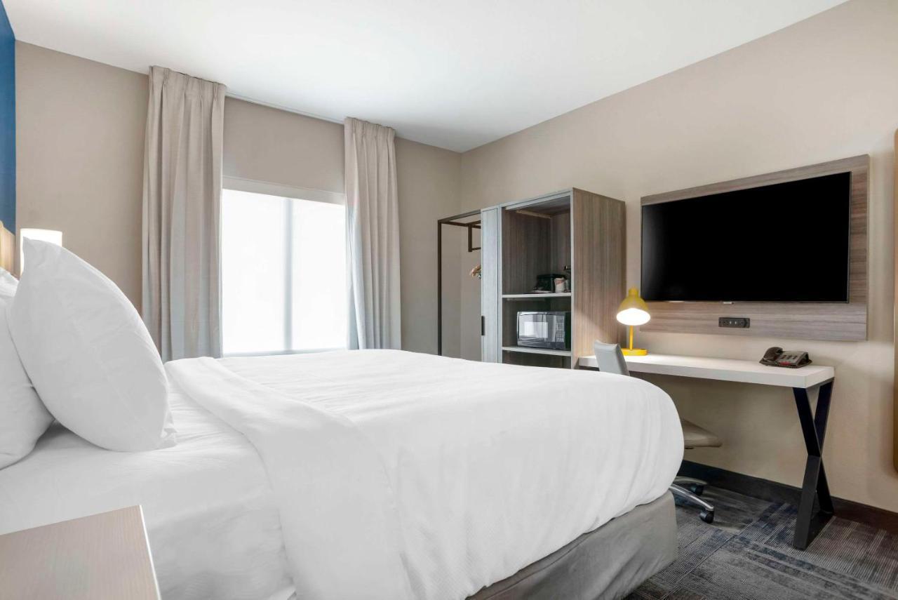 Comfort & Suites Hotel