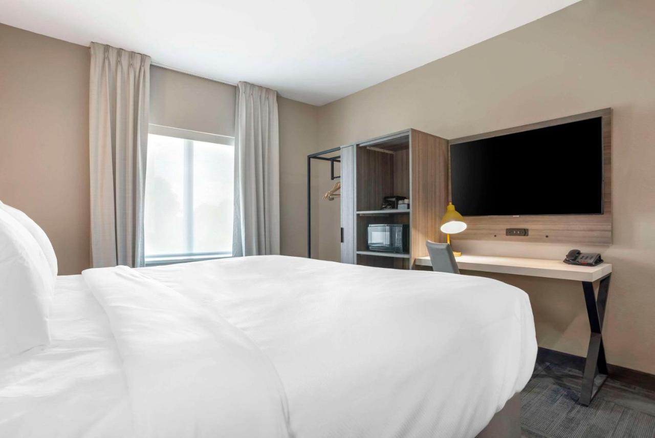 Comfort & Suites