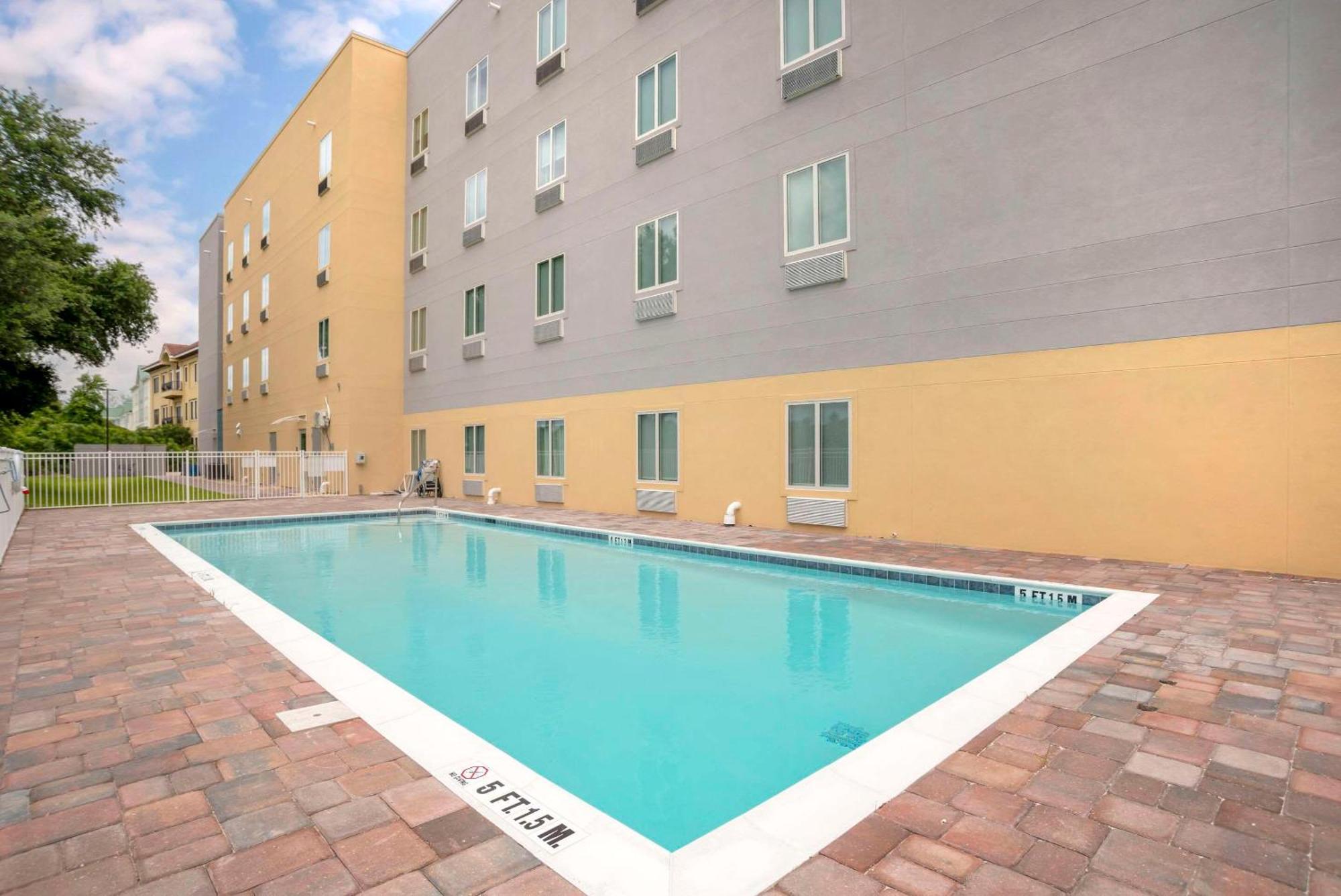 Comfort & Suites Hotel Miramar Beach