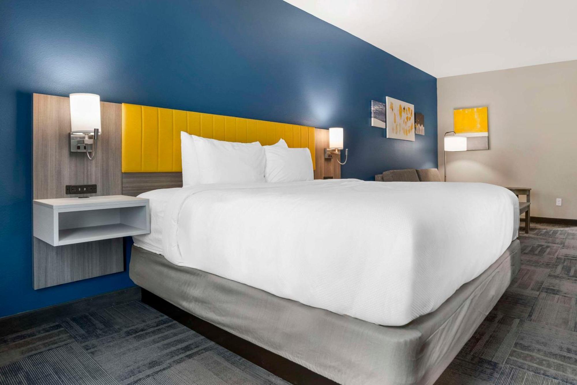 Hotel Comfort & Suites
