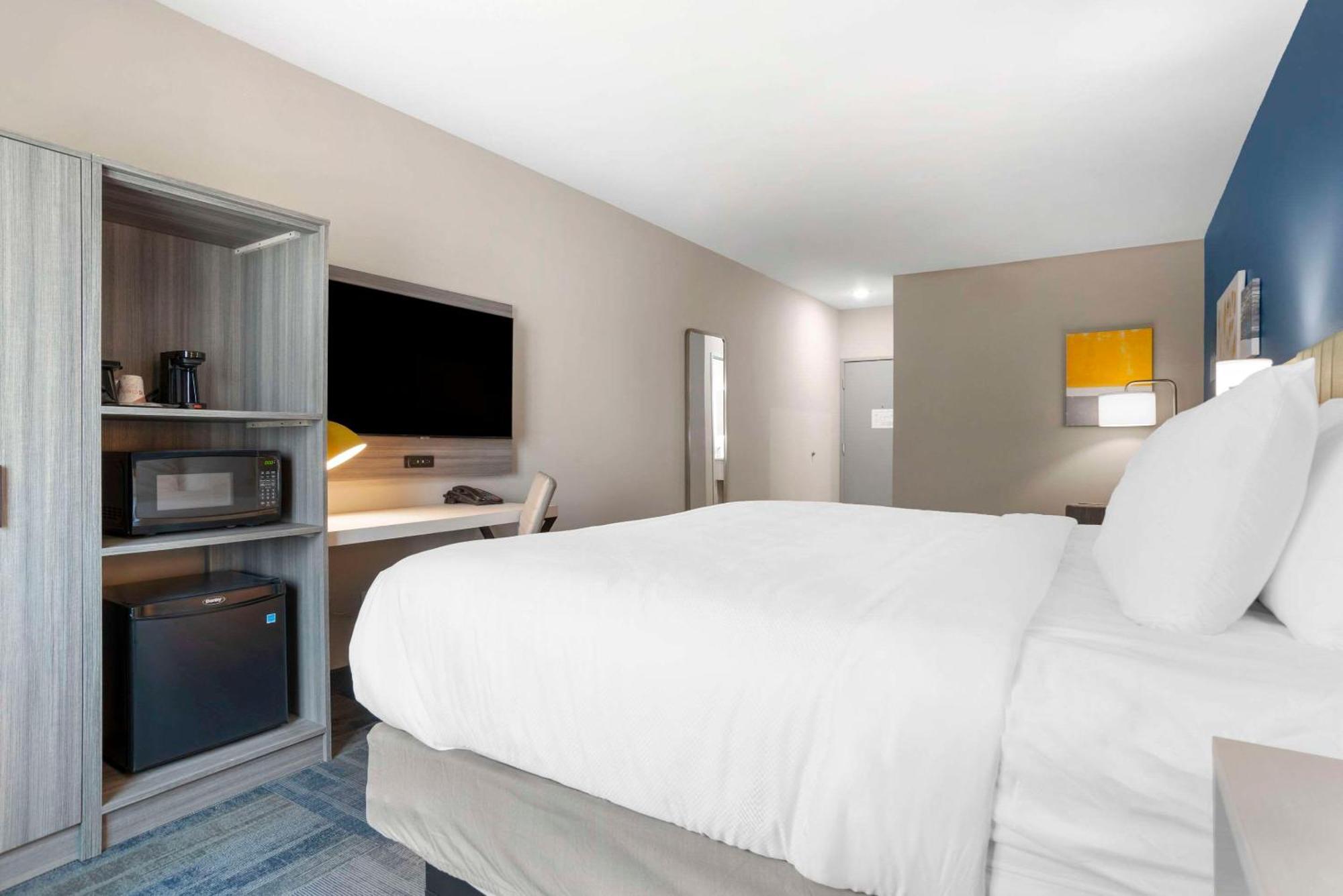 Comfort & Suites Hotel