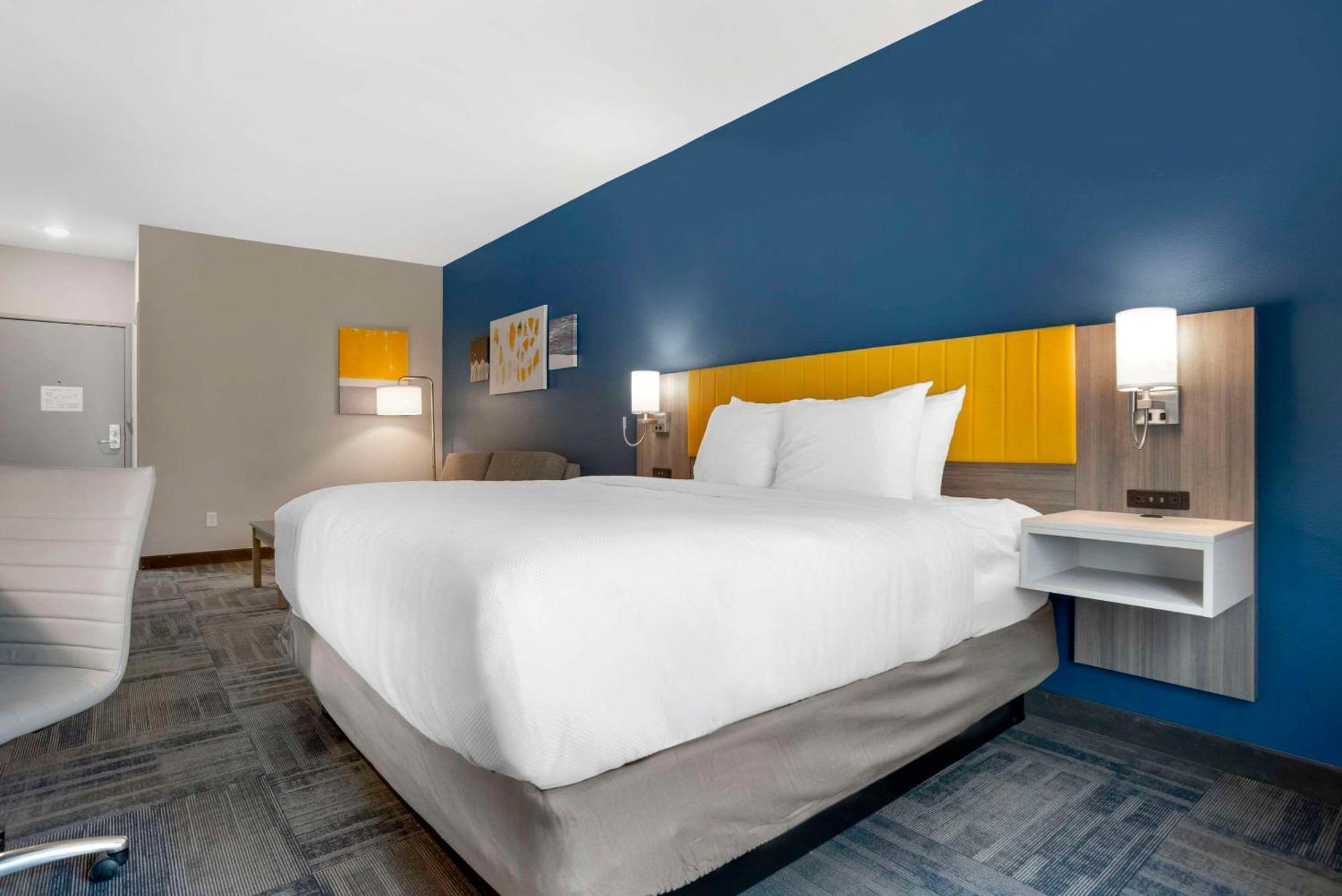 Hotel Comfort & Suites *
