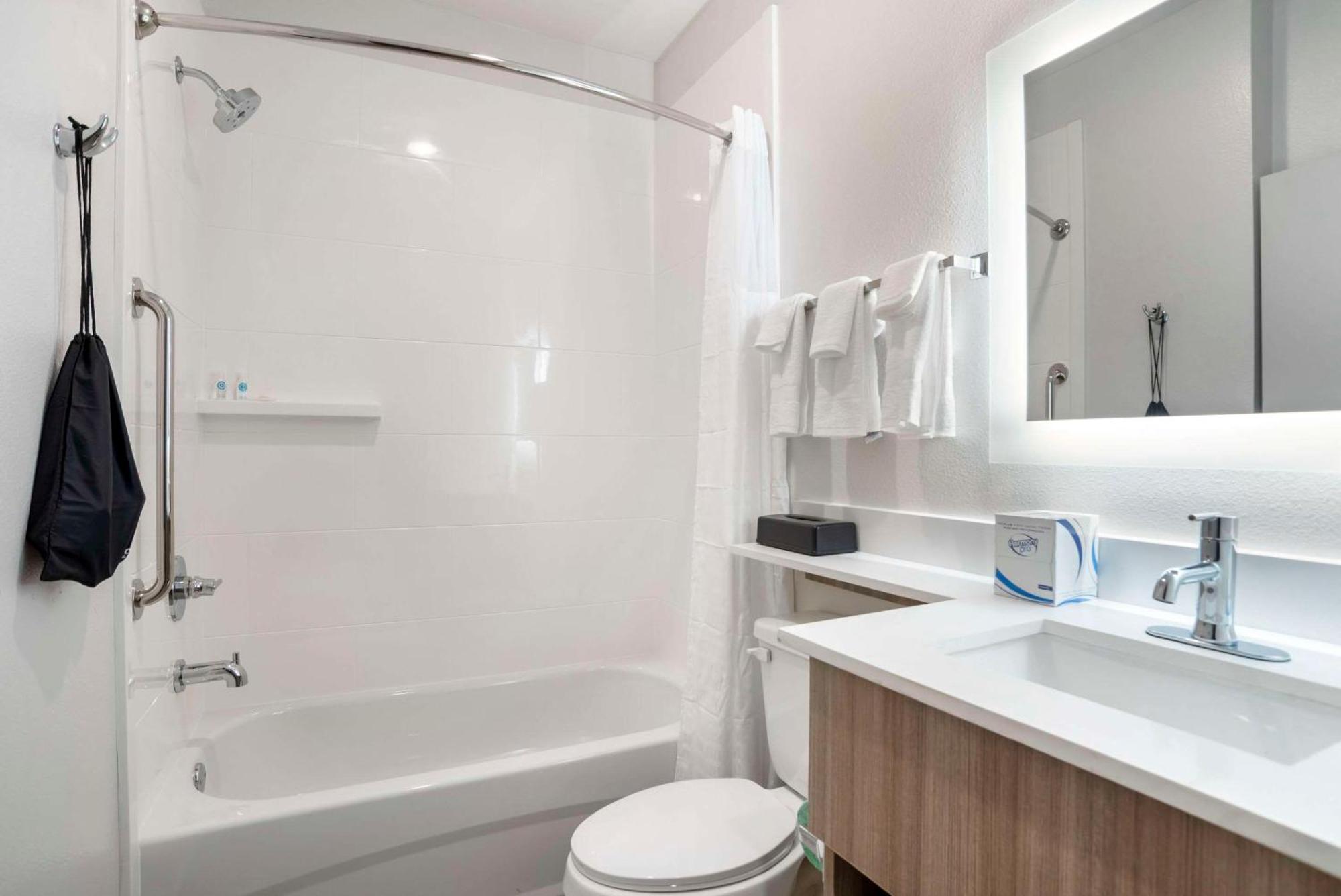 Comfort & Suites Hotel
