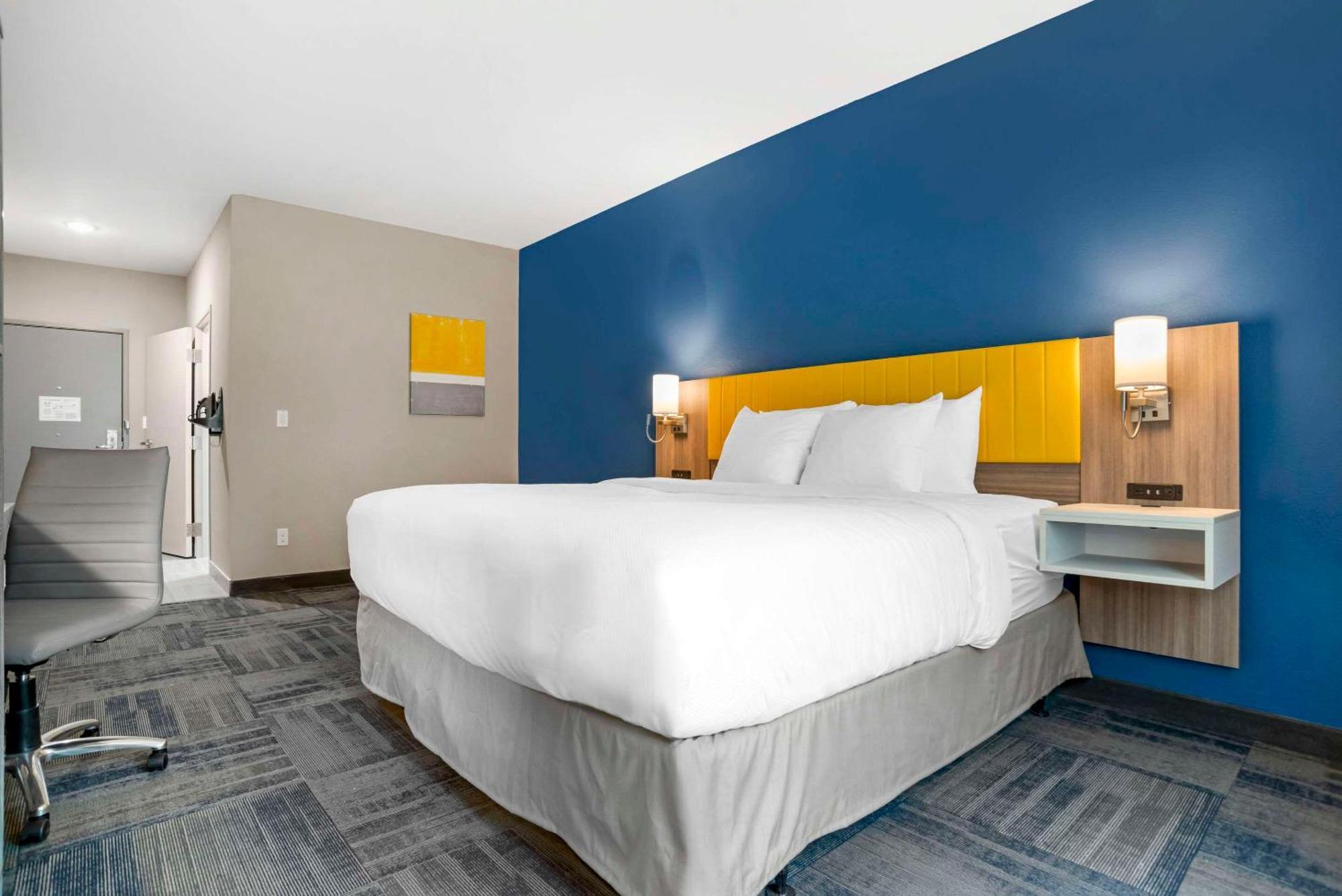Hotel Comfort & Suites *